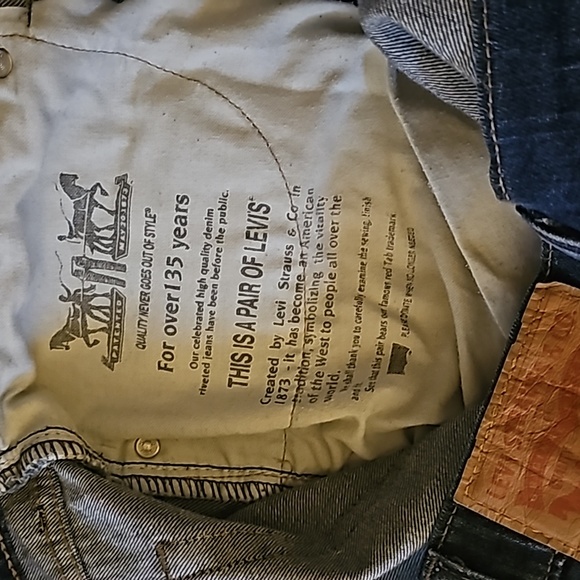 Levis - Picture 4 of 5